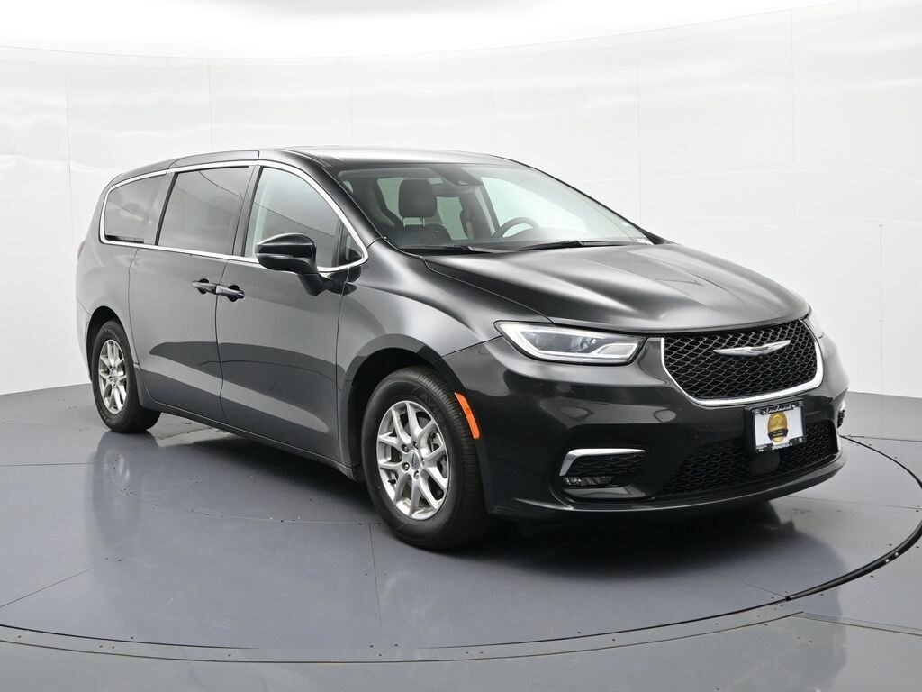 Used 2023 Chrysler Pacifica