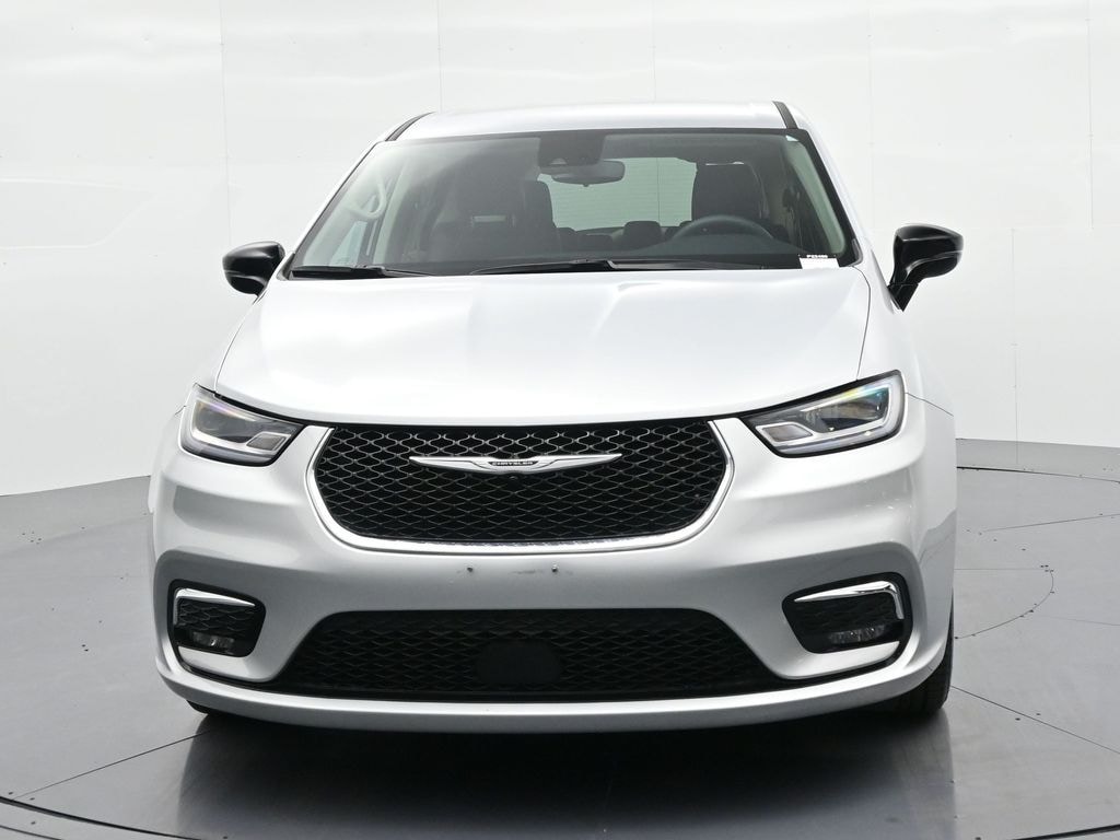 Used 2024 Chrysler Pacifica Touring L Passenger Van