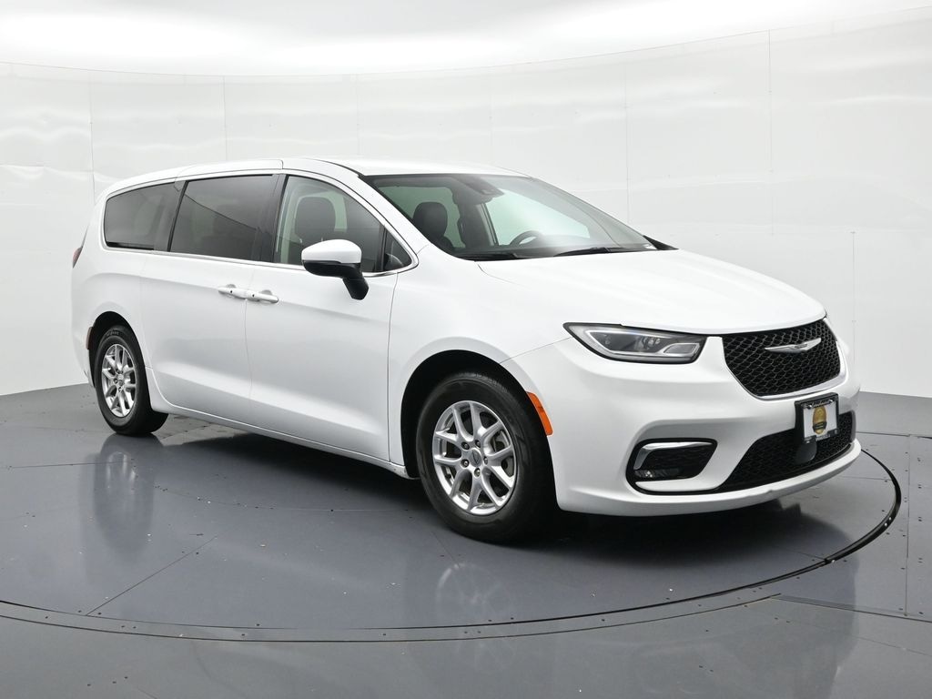Used 2023 Chrysler Pacifica