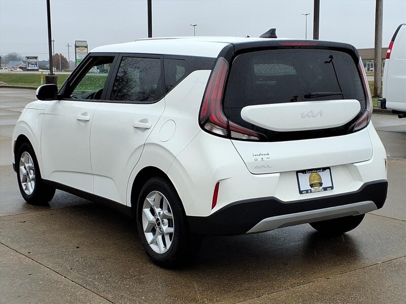 2024 Kia Soul LX photo 3
