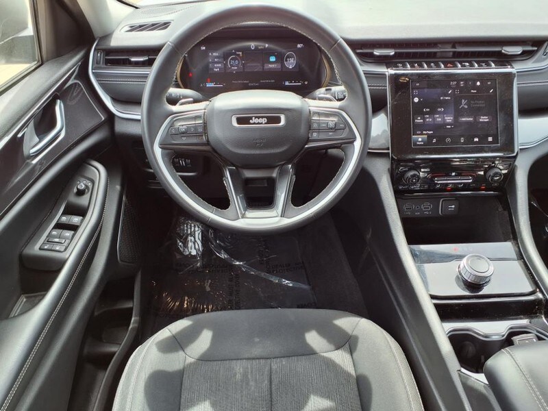 2022 Jeep Grand Cherokee Laredo photo 4