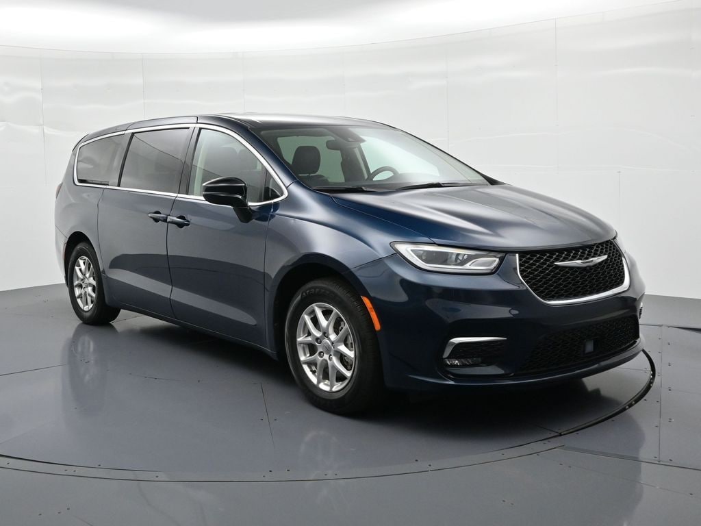 Used 2024 Chrysler Pacifica