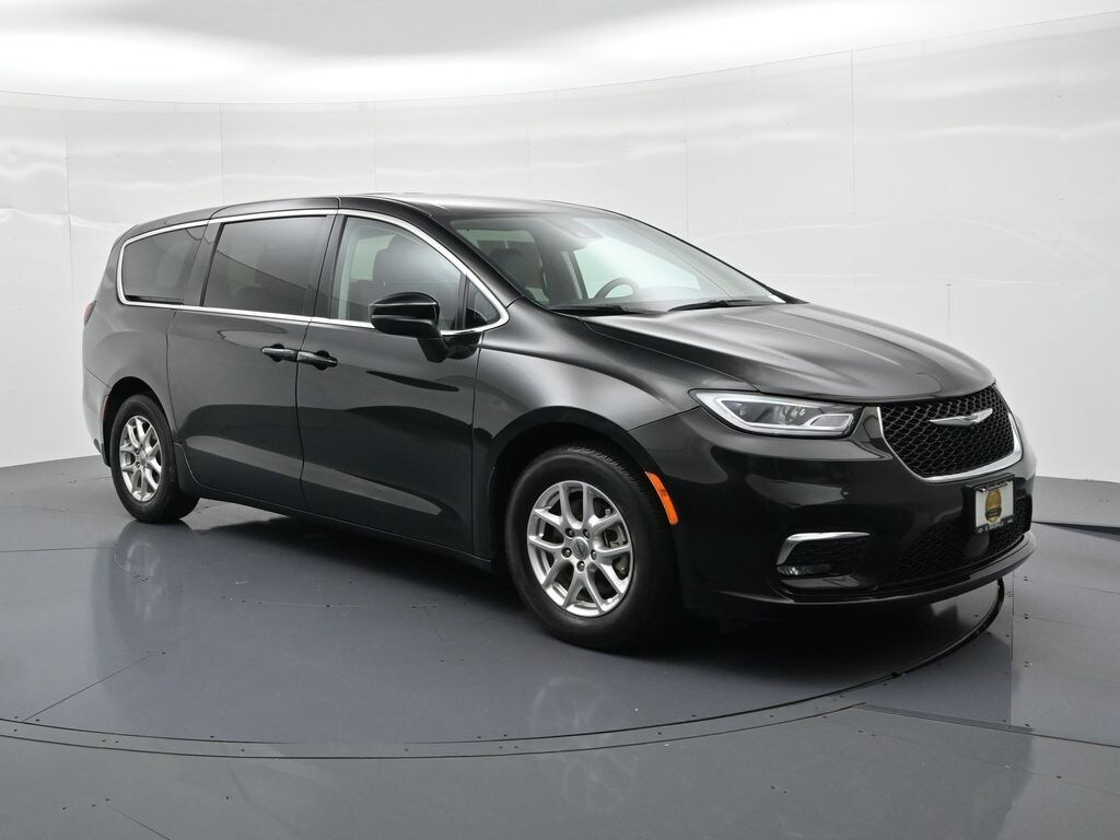 Used 2023 Chrysler Pacifica