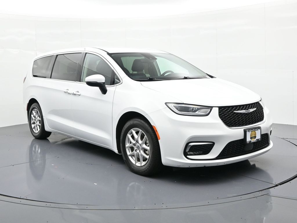 Used 2023 Chrysler Pacifica