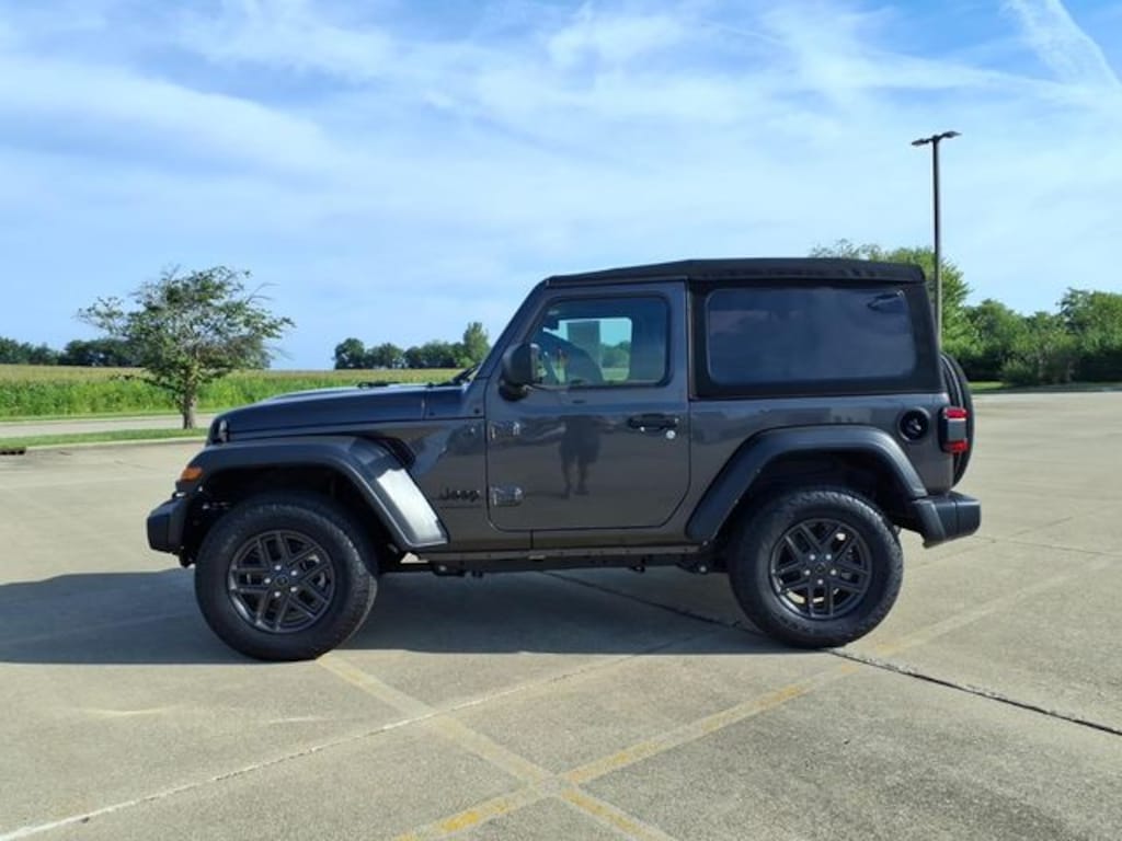 Used 2024 Jeep Wrangler