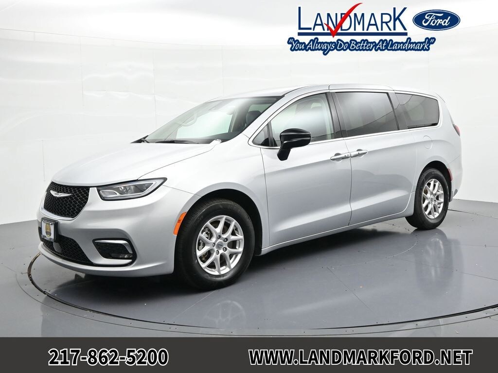 Used 2024 Chrysler Pacifica Touring L Passenger Van