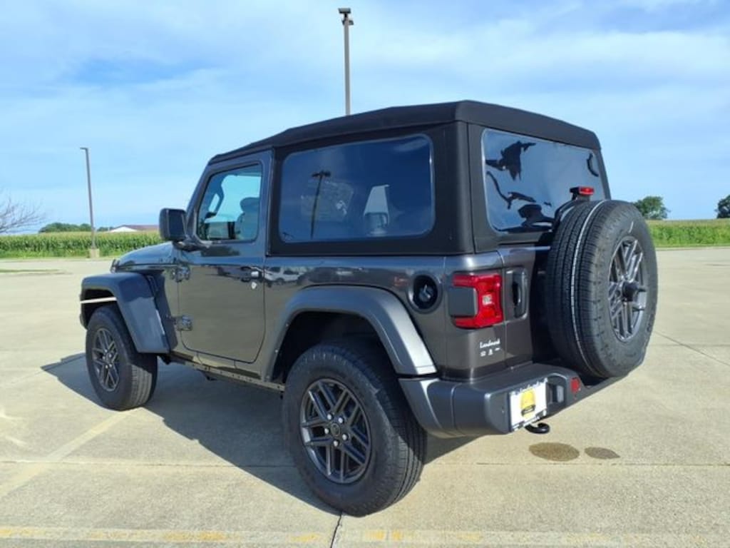 Used 2024 Jeep Wrangler