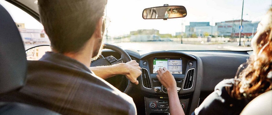 A couple using their Ford SYNC system
