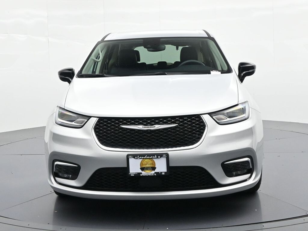 Used 2024 Chrysler Pacifica Touring L Passenger Van