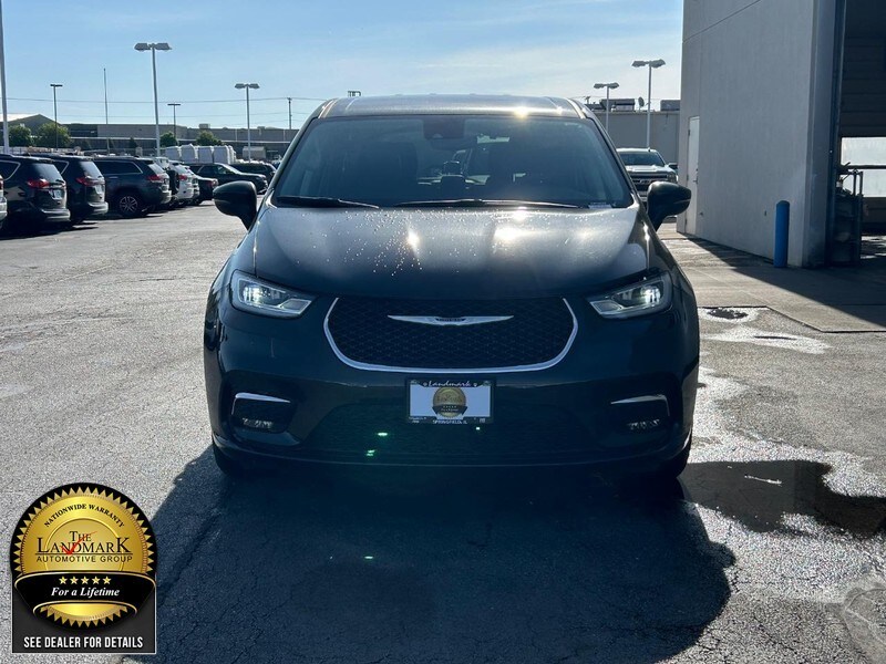 2023 Chrysler Pacifica Touring L photo 4