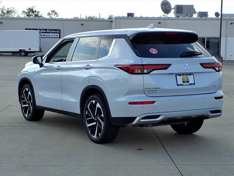 2024 Mitsubishi Outlander SE photo 3