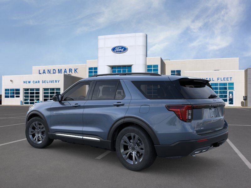 2025 Ford Explorer photo 3