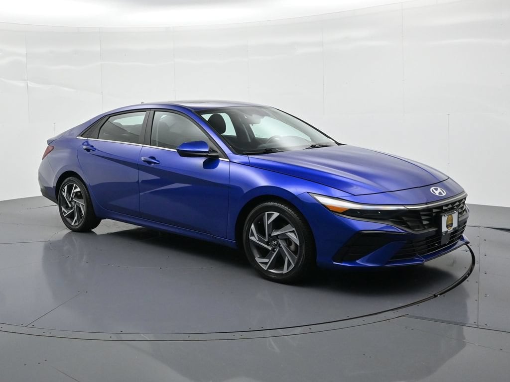 Certified 2025 Hyundai Elantra SEL Convenience SEDAN