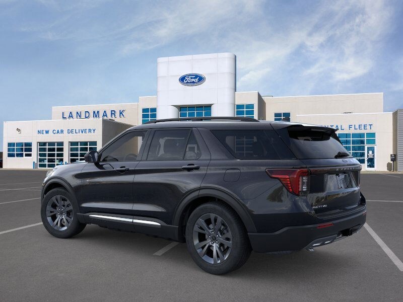 2025 Ford Explorer photo 3