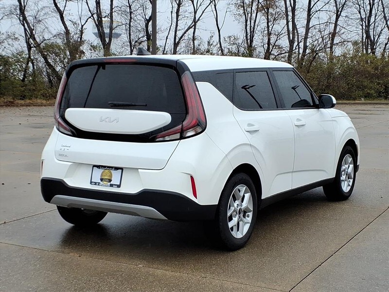 2024 Kia Soul LX photo 4