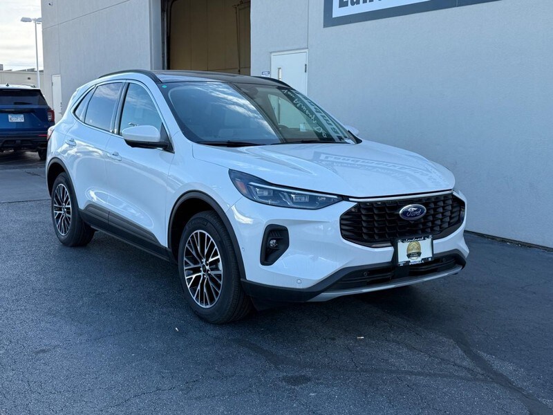 2024 Ford Escape Titanium photo 2