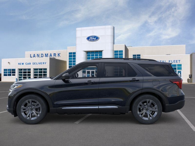 2025 Ford Explorer photo 2