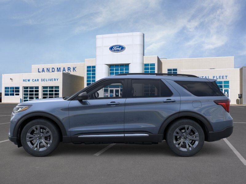 2025 Ford Explorer photo 2