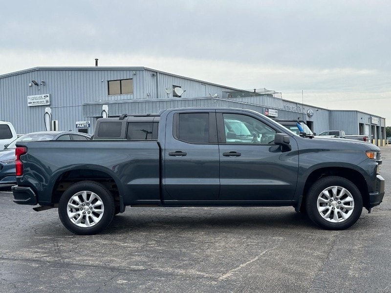 Used 2020 Chevrolet Silverado 1500 Custom with VIN 1GCRYBEH6LZ219152 for sale in Springfield, IL