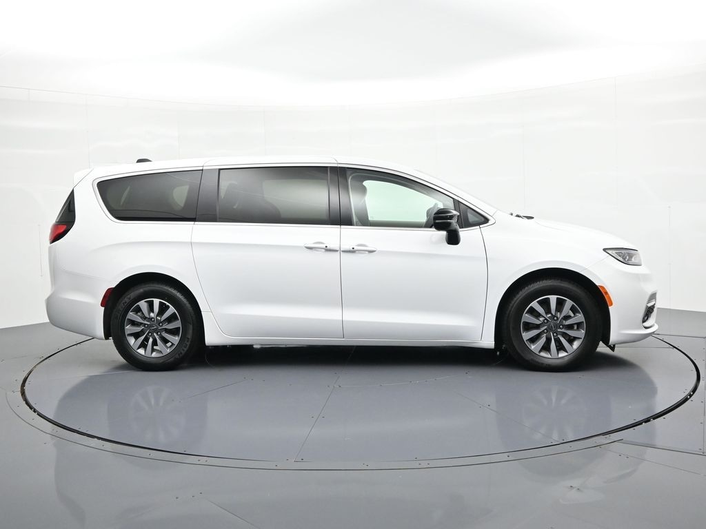 Used 2024 Chrysler Pacifica Hybrid
