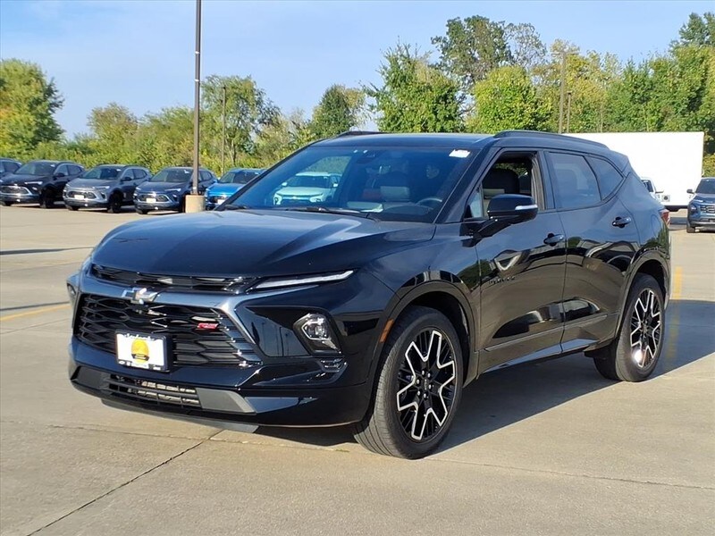 2025 Chevrolet Blazer RS photo 2