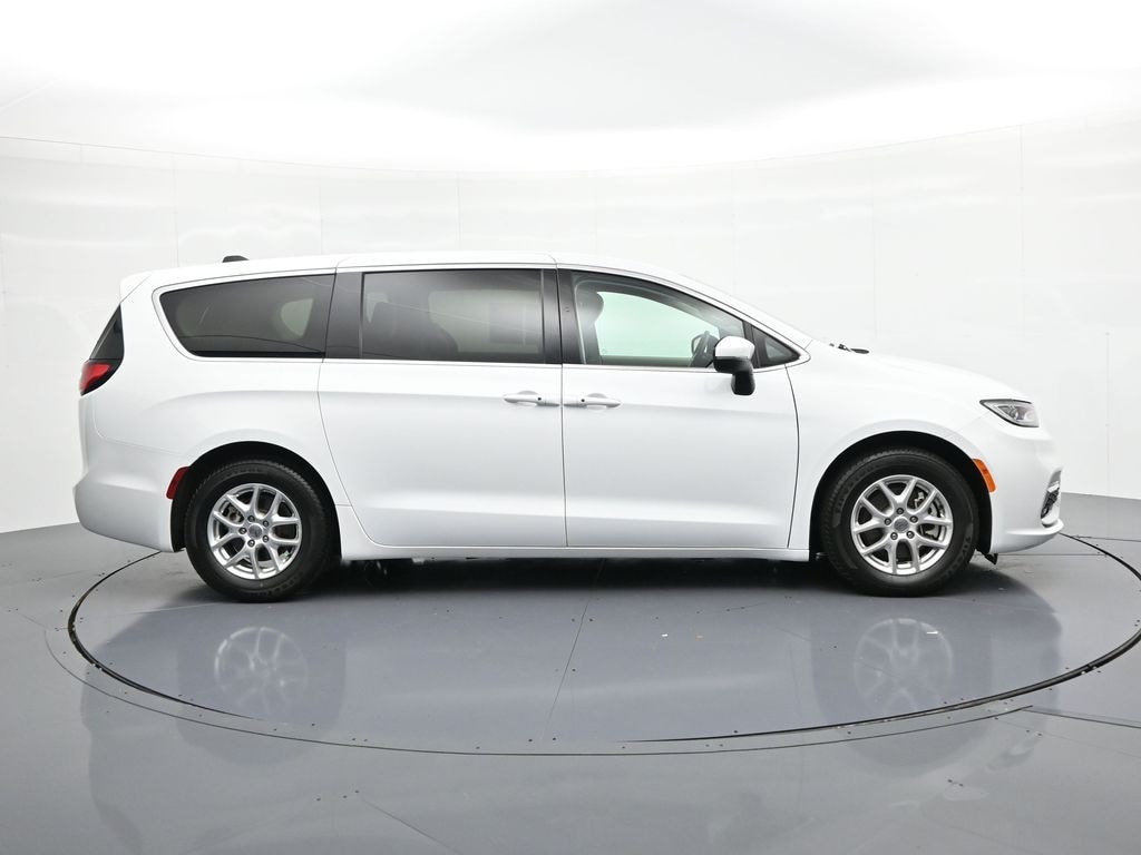 Used 2023 Chrysler Pacifica Touring L Passenger Van