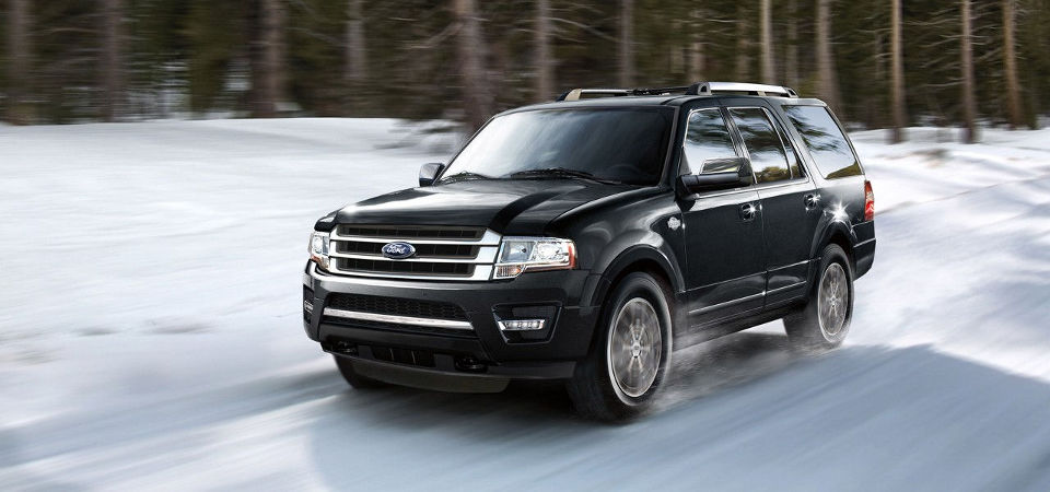 2017 Ford Expedition driving along the highway