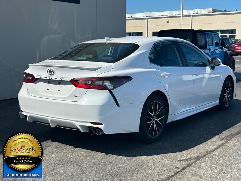 2023 Toyota Camry SE photo 3