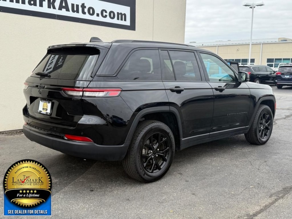 Used 2024 Jeep Grand Cherokee Laredo SUV