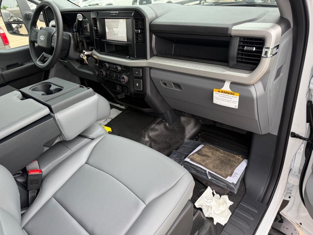 2025 Ford F-450 Super Duty Chassis Cab XL - Photo 10