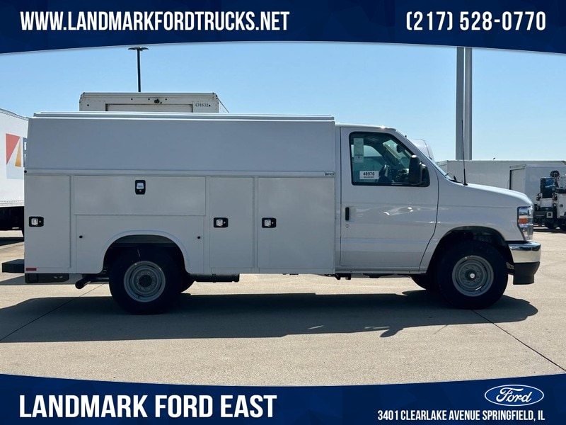 2025 Ford E-Series Cutaway Base's photo