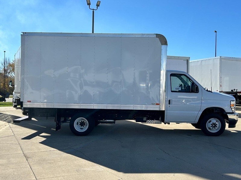 2025 Ford E-450 photo 2