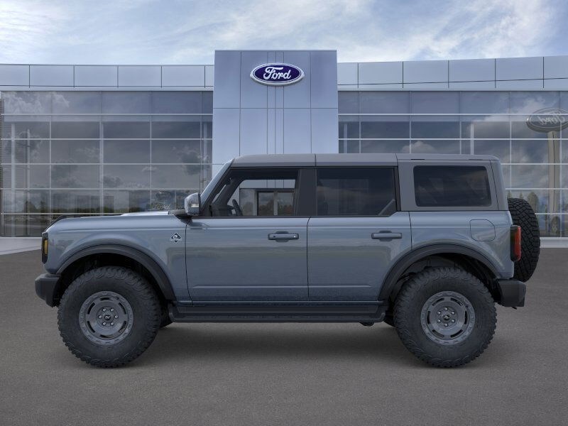 2025 Ford Bronco Outer Banks photo 3