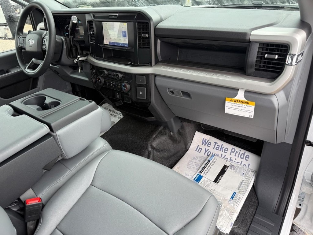 2025 Ford F-450 Super Duty Chassis Cab XL - Photo 8