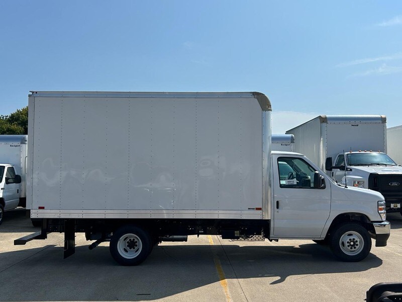 2025 Ford E-450 photo 2