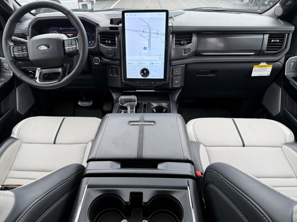 2025 Ford F-150 Lightning Platinum - Photo 13