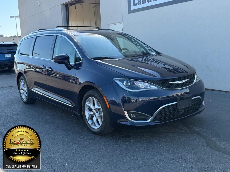2019 Chrysler Pacifica Touring Plus photo 2