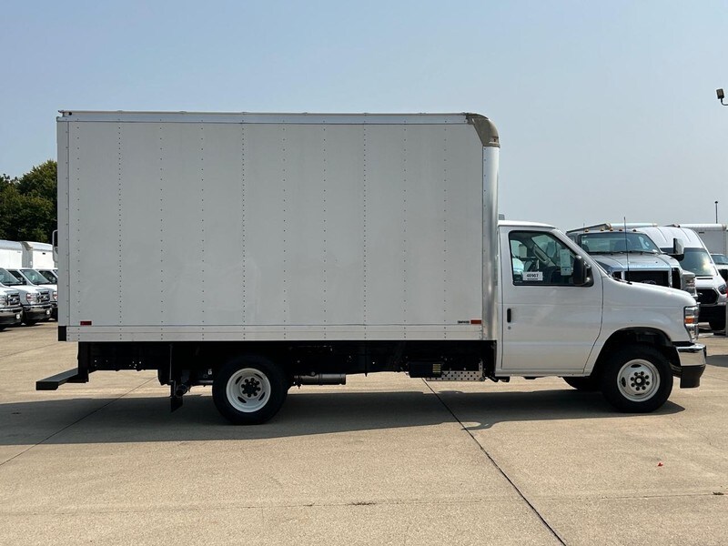2025 Ford E-450 photo 2