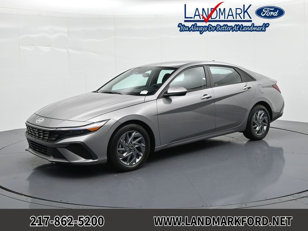 Used 2024 Hyundai Elantra SEL Sedan for sale in Springfield, IL