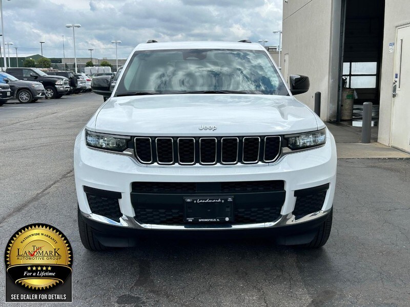 2022 Jeep Grand Cherokee Laredo photo 3