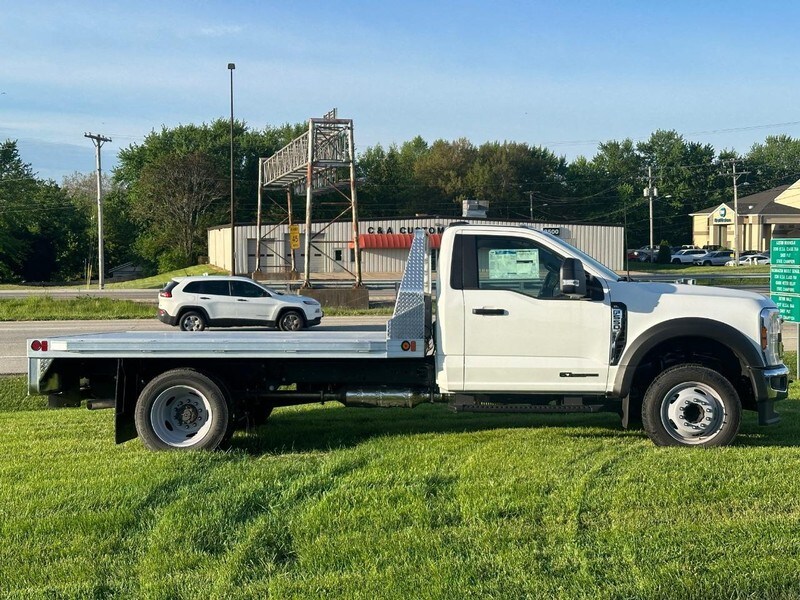 2024 Ford F-550 XLT photo 2