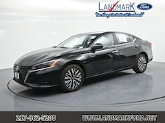 Used 2025 Nissan Altima 2.5 SV Sedan for sale in Springfield, IL