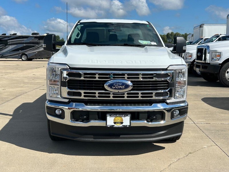 2025 Ford F-350 XLT photo 3