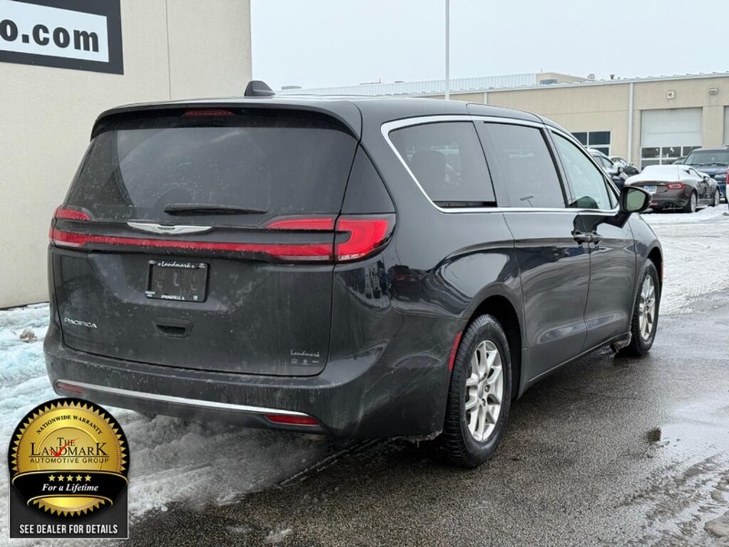 Used 2023 Chrysler Pacifica Touring L FWD Mini-Van