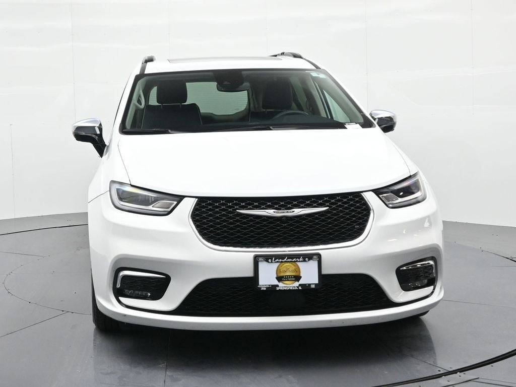 Used 2023 Chrysler Pacifica Limited Minivan/Van