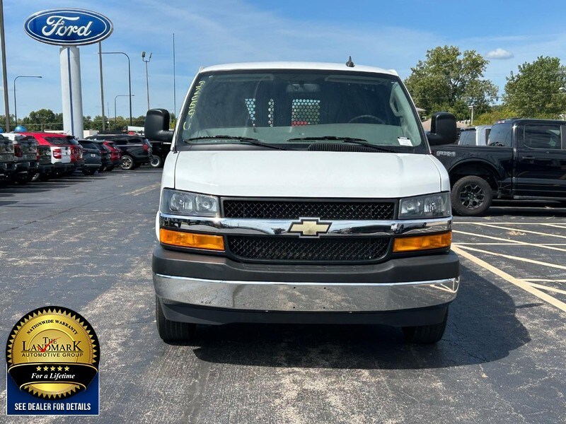 2023 Chevrolet Express 2500 Work Cargo Van photo 3