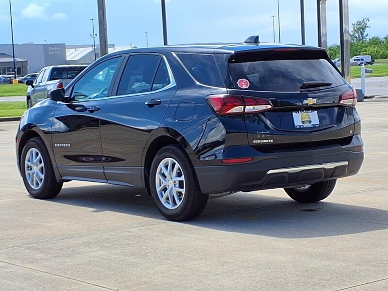 2024 Chevrolet Equinox LT photo 2
