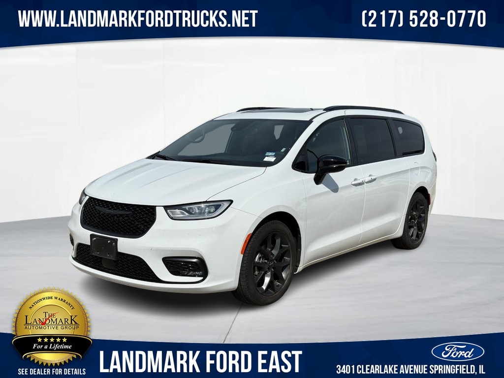 2025 Chrysler Pacifica Limited's photo