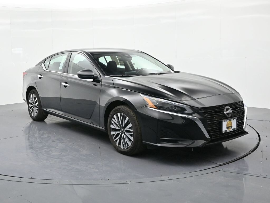 Used 2025 Nissan Altima 2.5 SV Sedan