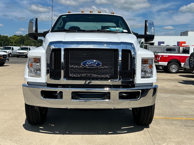 2025 Ford F-750 photo 4